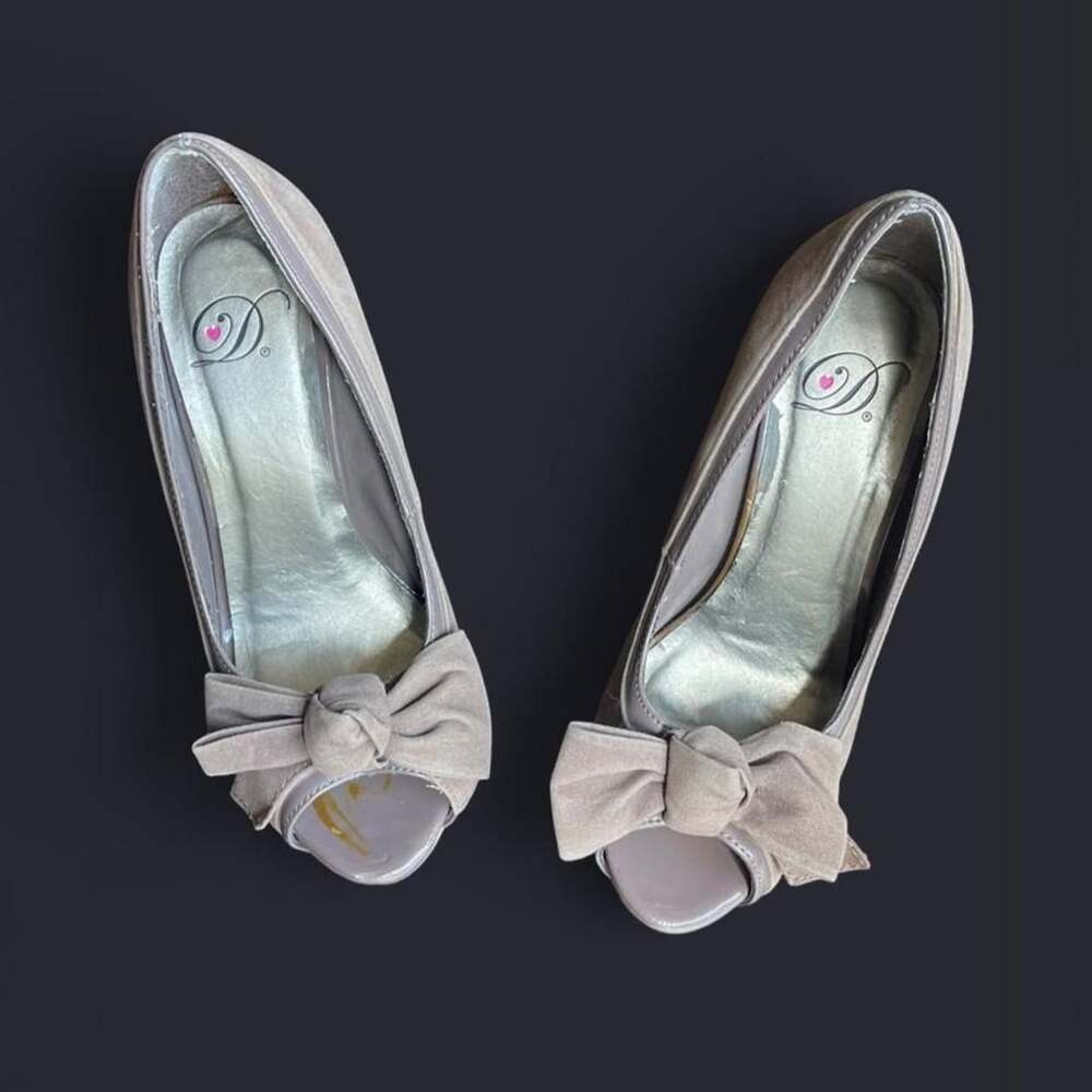 Peep Toe Bow Heels Grey Suede Coquette Dollette Stiletto Pumps Size 7